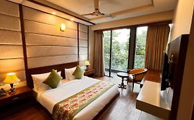 Hotel Ip Royal By Qotel